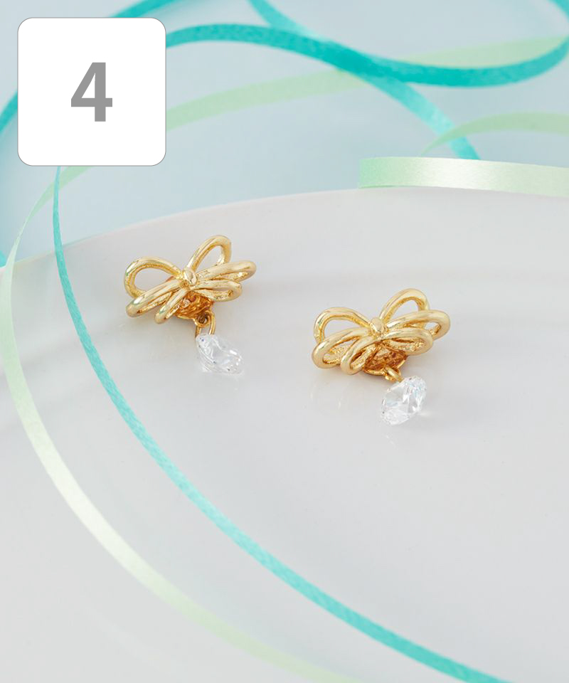 貼るだけピアスPiPPi（ピッピ）| 大人の新時代ジュエリー